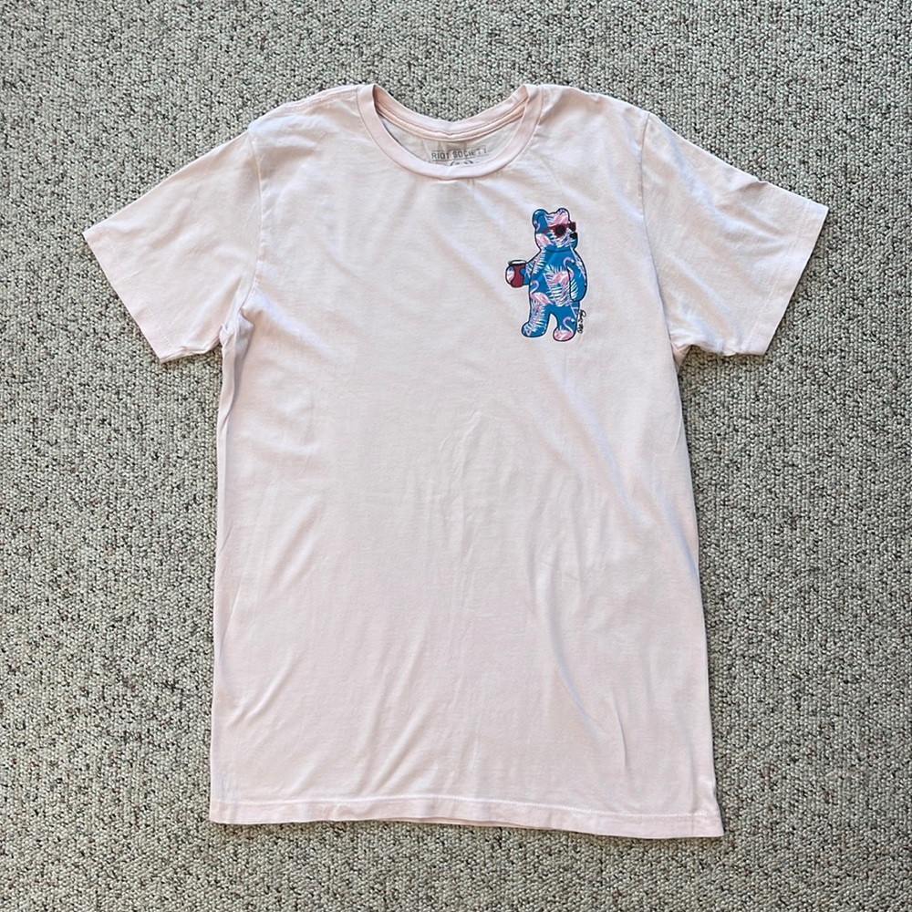 Fun summer T-shirt. Men’s medium
